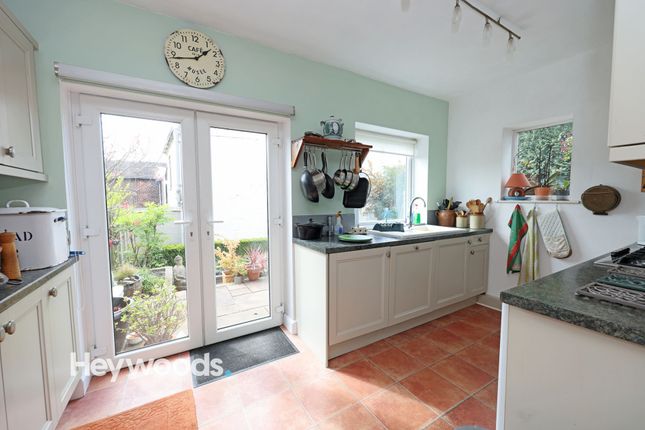 2 Vicarage Crescent, Newcastle photo 4