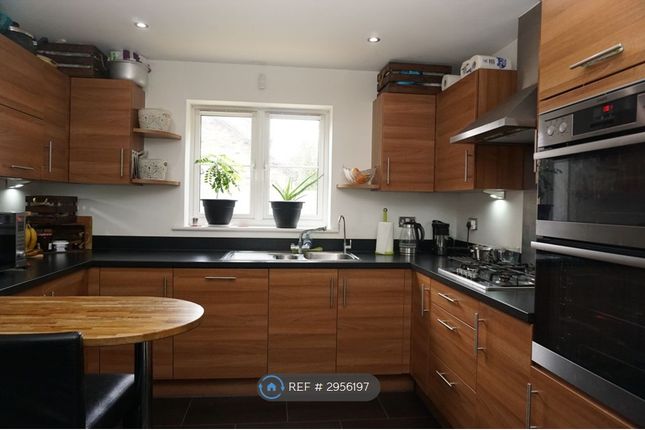 Collins Drive, Lower Earley, Reading photo 4