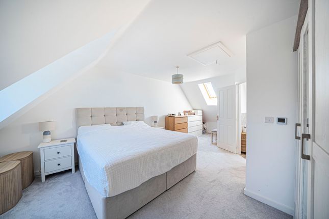 12 Swinburn Road, Andover photo 4