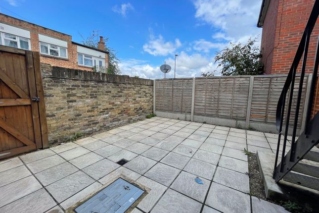 Flat 2, 149 New Road, Chatham photo 4