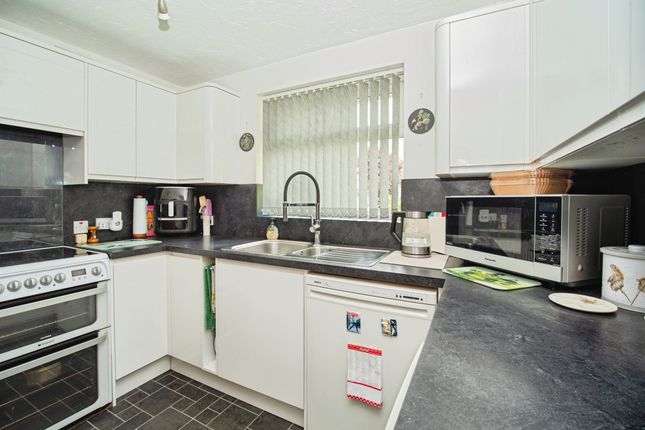 24, Paynes Close, Dorchester photo 4
