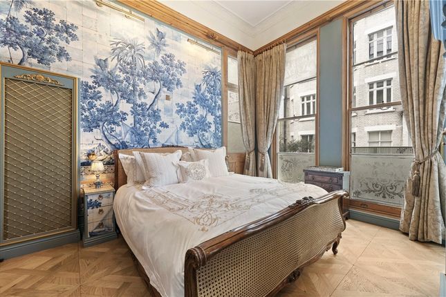 Flat 2, 20, Pembridge Square, London photo 4