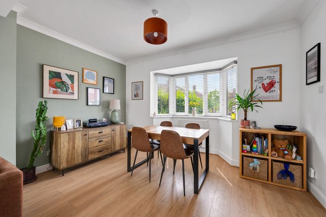 4 Lambarde Avenue, London photo 3
