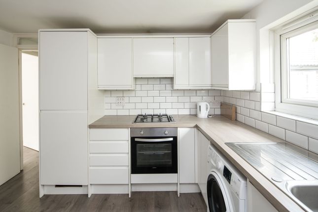 Flat for sale in Springhill Close, London