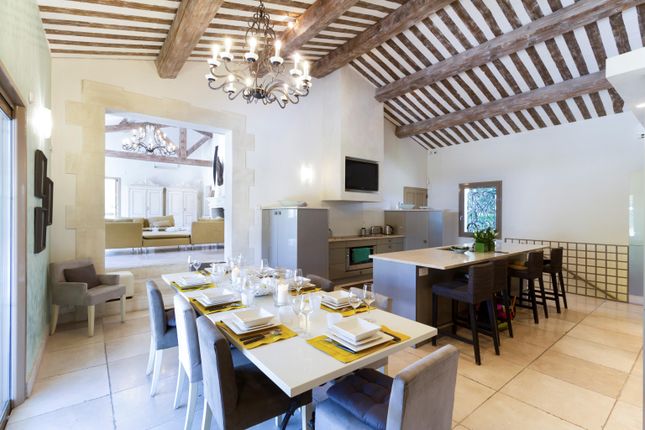 Property for sale in Eygalieres, Bouches-Du-Rhône, Provence-Alpes-Côte d`Azur, France