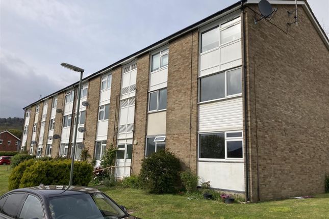Thumbnail Flat for sale in Barnetts Shaw, Oxted