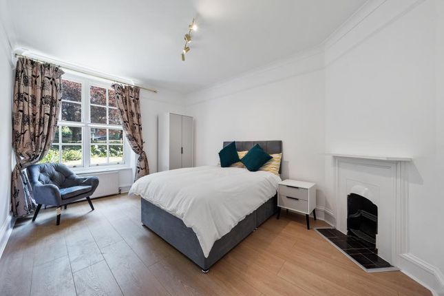 Flat for sale in Grove End House, St. John's Wood