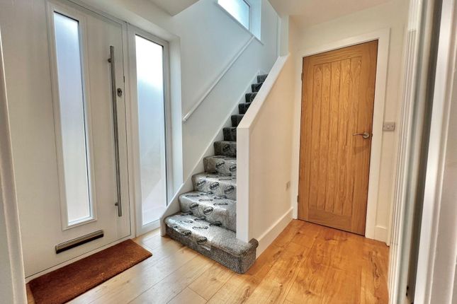 2, Carr Bridge Avenue, West Yorkshire photo 2