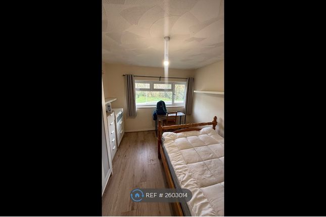 Tenterden Drive, Canterbury photo 4
