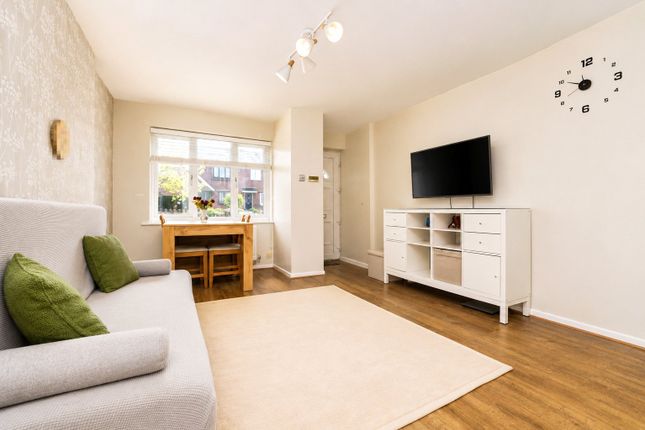 15, Debdale Avenue, Worcester photo 5