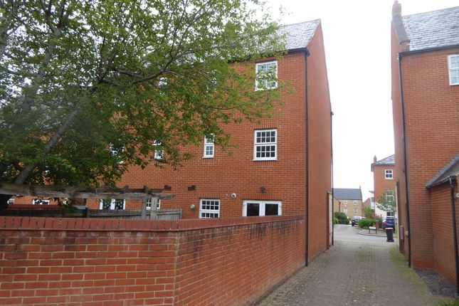 32, Saltwood Avenue, Milton Keynes photo 3
