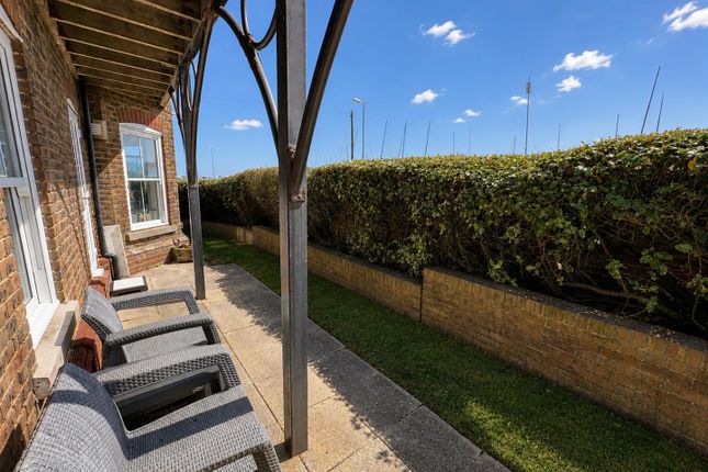Flat 2 Beachcrest, 14 Queens Road, Lee-On-The-Solent photo 4