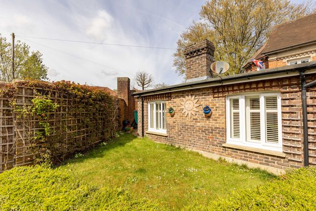 9 St. Francis Gardens, Crawley photo 4