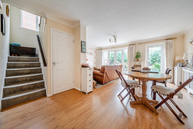 Sunshine Cottage, 76a Hollies Avenue, West Byfleet photo 4