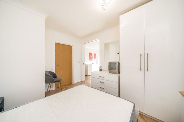 25 Palladio Court, Mapleton Road, London photo 2