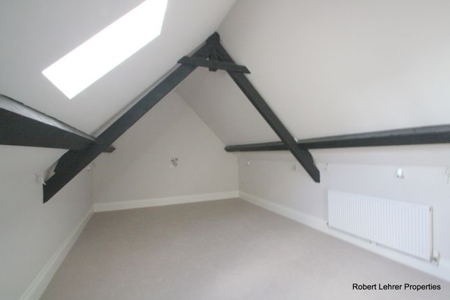 Flat to rent in Courtyard House, The Ridgeway, Mill Hill