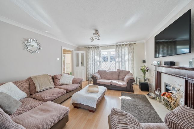 8, Fox Dells, Bedfordshire photo 4