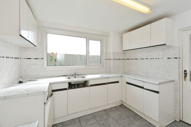 7, Strawberry Close, Cornwall photo 3