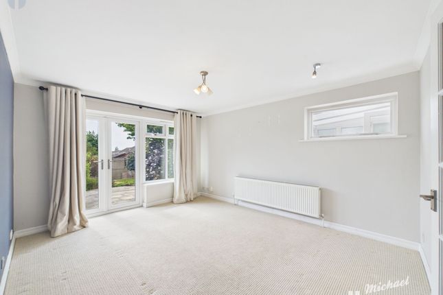 6 Waivers Way, Aylesbury photo 2