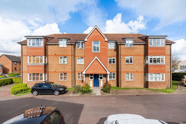 Thumbnail Flat for sale in Gilberts Lodge, Epsom