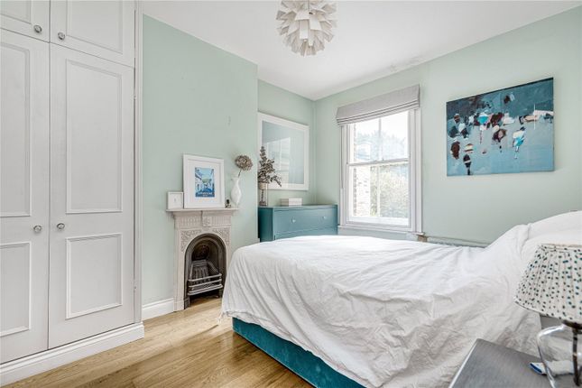 Terraced house to rent in Abercrombie Street, Battersea Park
