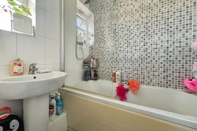 32, Prince William Drive, Reading photo 4