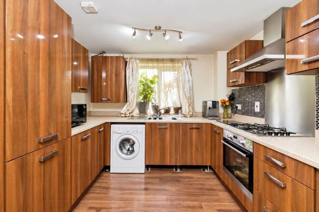 Flat 3 Sycamore House, Plantation Close, Bushey photo 4