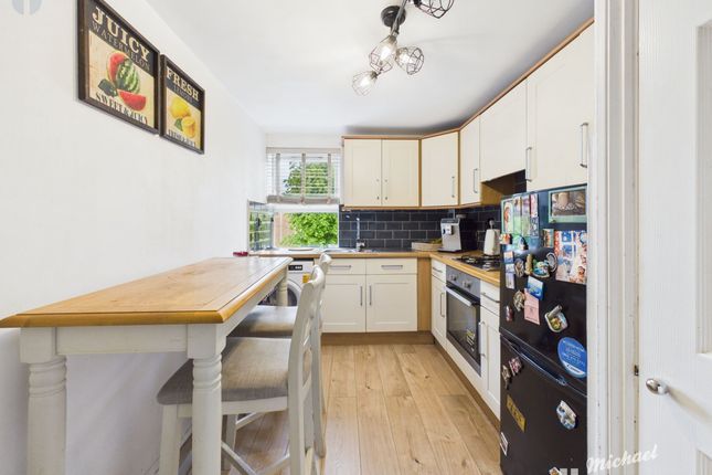 Flat 17, Aylesbury photo 3