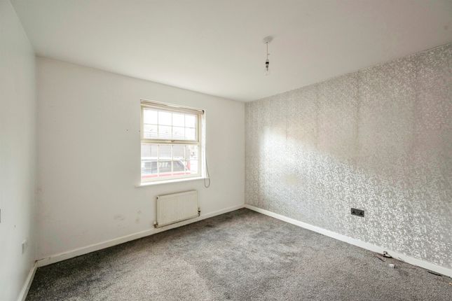 Flat for sale in Farnley Road, Balby, Doncaster