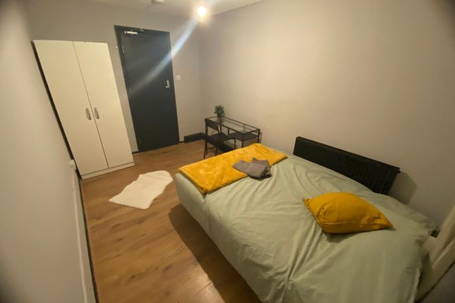 5, Melbury Drive, London photo 2