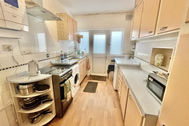 11, Hill Crest, Potters Bar photo 2