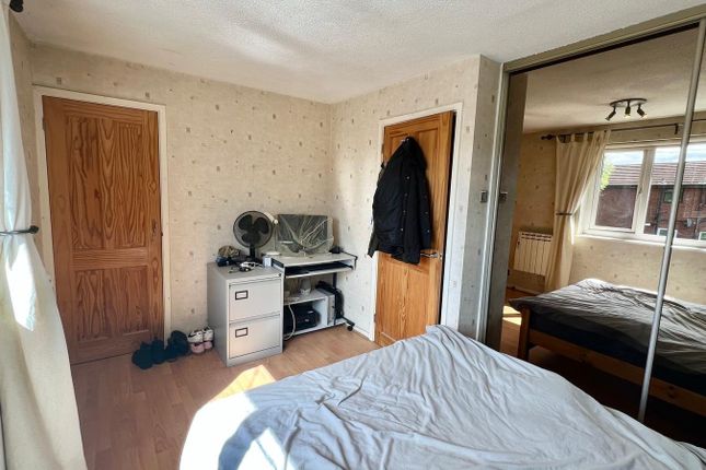 34, Heron Grove, Leeds photo 5