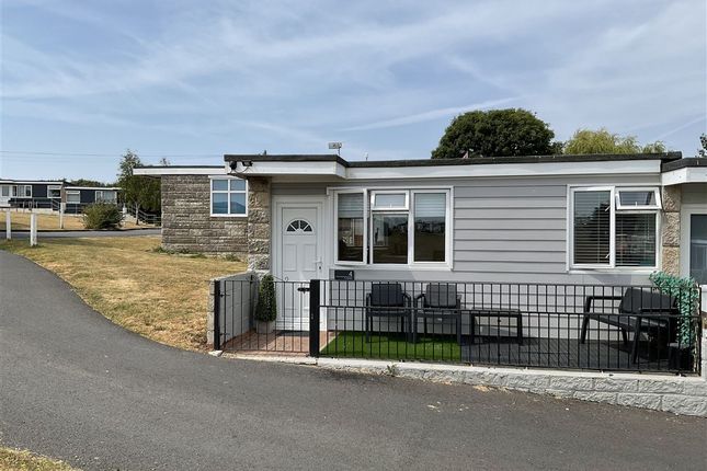 2-bed caravan on Yaverland Road, Sandown, £55,000