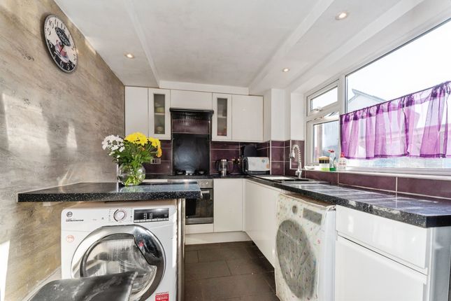 145, Kingswood Avenue, SWINDON photo 3