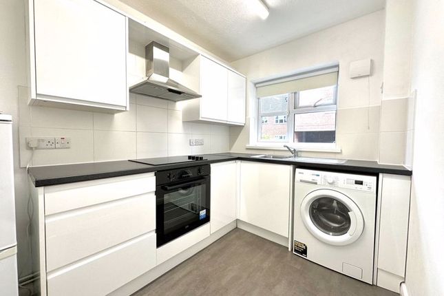 Flat for sale in Woodfield Close, Ashtead