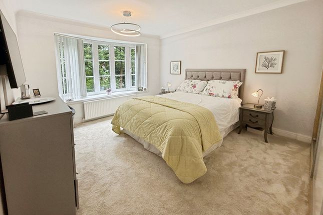 9 Dinglewood, Stockport photo 4