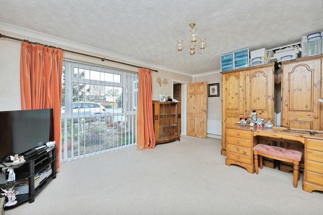 8, Woodyard Close, Norwich photo 4