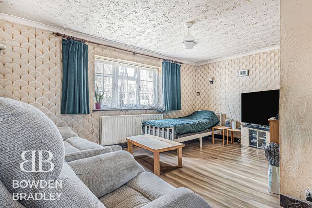 24 Crossbow Road, Chigwell photo 4