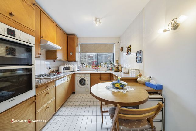 Flat for sale in Sandringham House, Brook Green