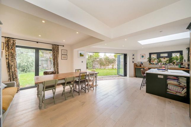 38, Rivermeads Avenue, Twickenham photo 3