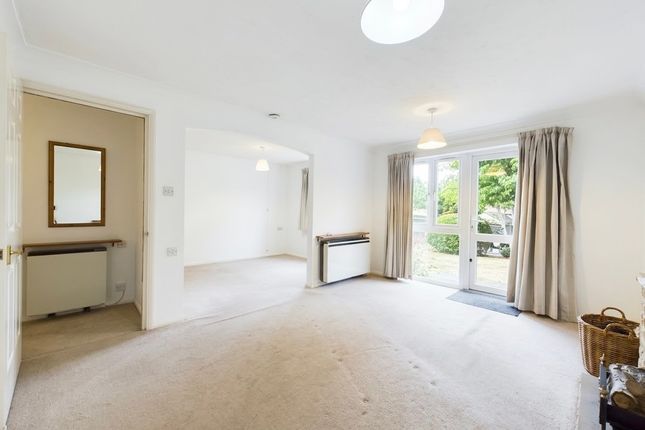 Flat 1, Oak Lodge, 21, Thicket Road, SUTTON photo 2