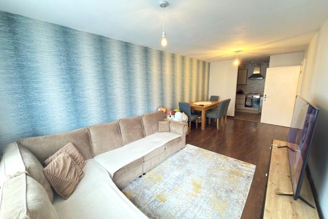 87, The Parklands, Court Drive, Dunstable photo 2