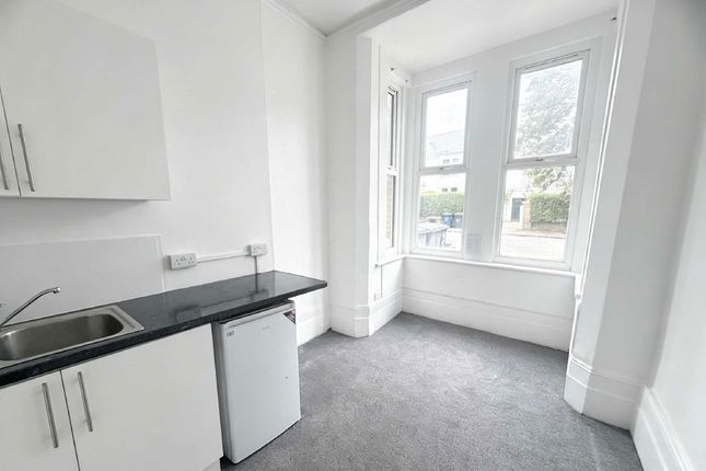 Flat 1, 108, Sunningfields Road, London photo 2