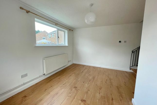 Manorfield Close, Northampton photo 3