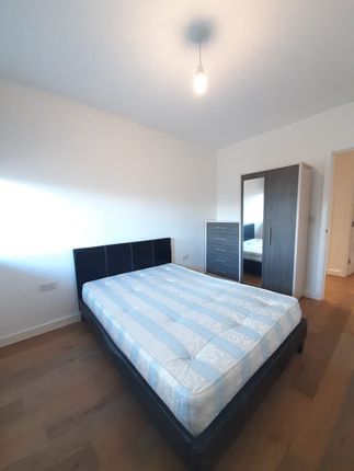 Flat to rent in Edgware Road, London