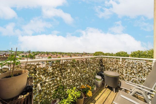 Flat 13, Melrose Court, 2A, Melrose Avenue, Mitcham photo 4