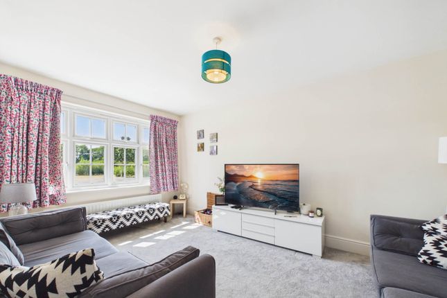 52, Medlar Street, Aylesbury photo 3