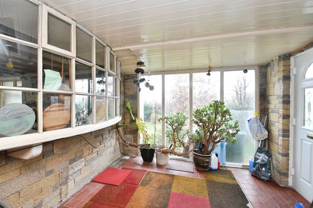 16, Sunhill Drive, Shipley photo 2