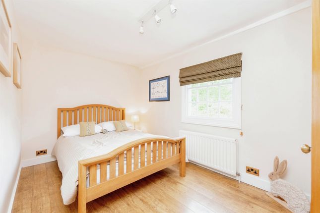 Semi-detached house for sale in Dunsmore, Dunsmore, Aylesbury