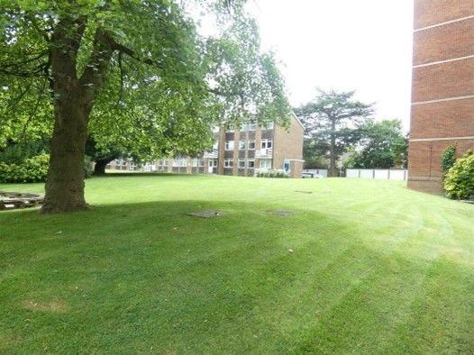 Flat for sale in Lynwood Court, Leicester